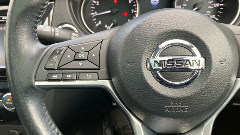 Nissan Qashqai 1.2 DiG-T N-Connecta 5dr Petrol Hatchback